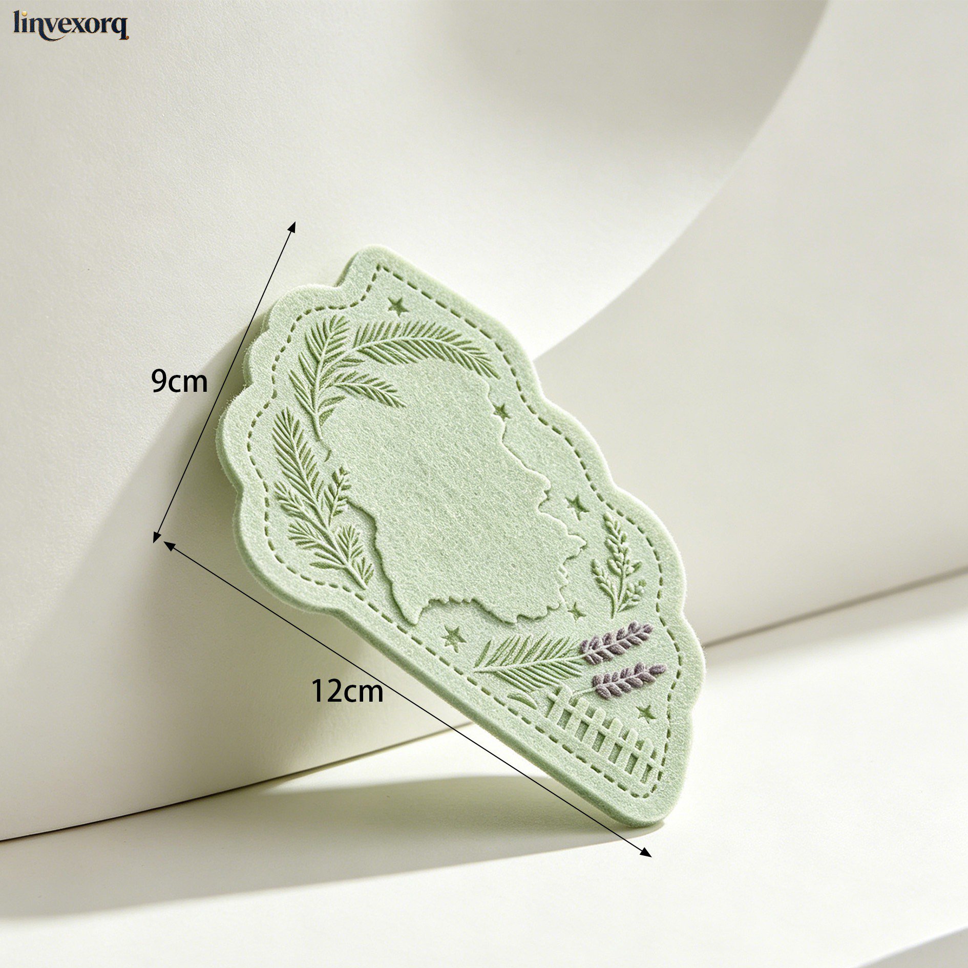 Wardrobe scented sheets to repel insects and moths