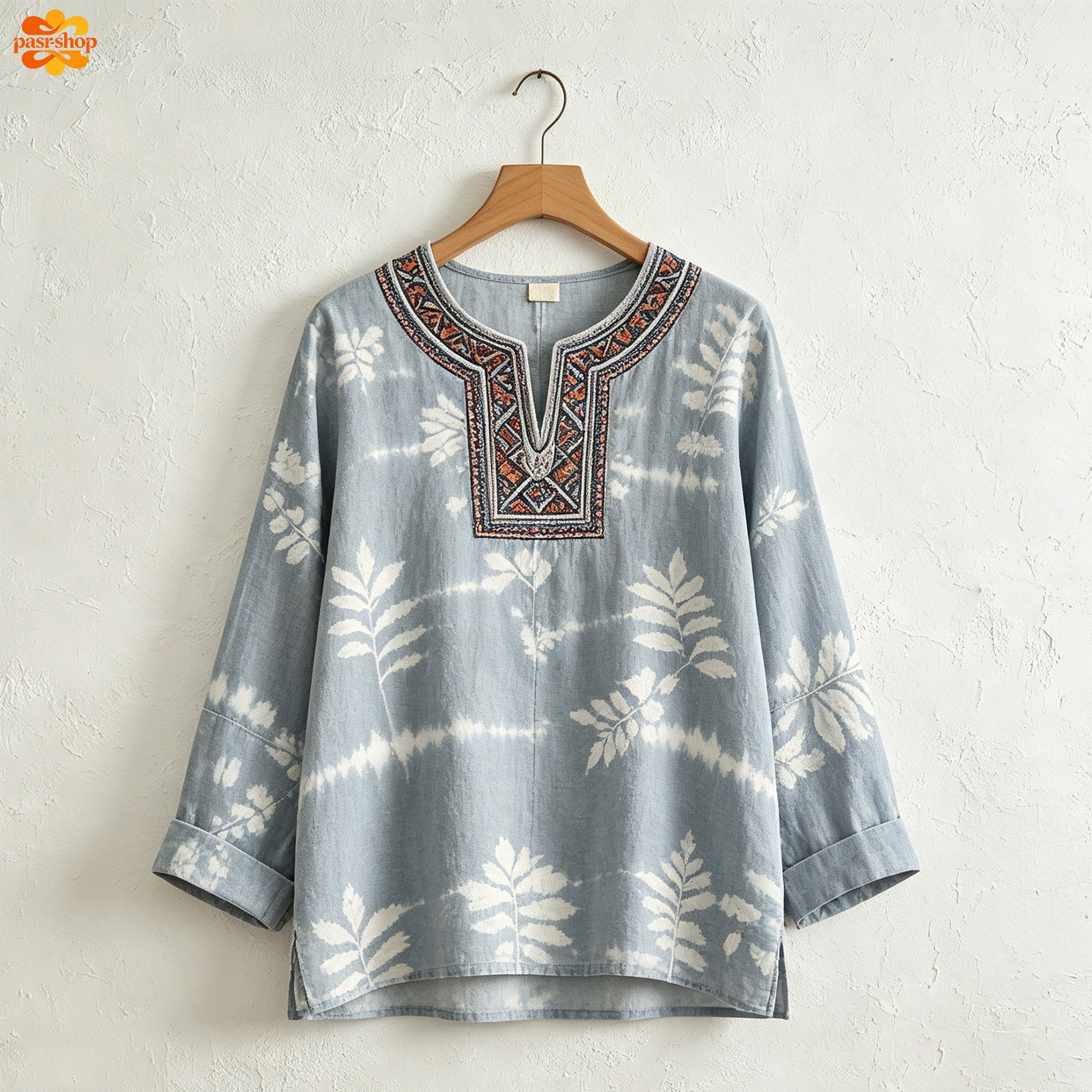 淺藍刺繡七分上衣