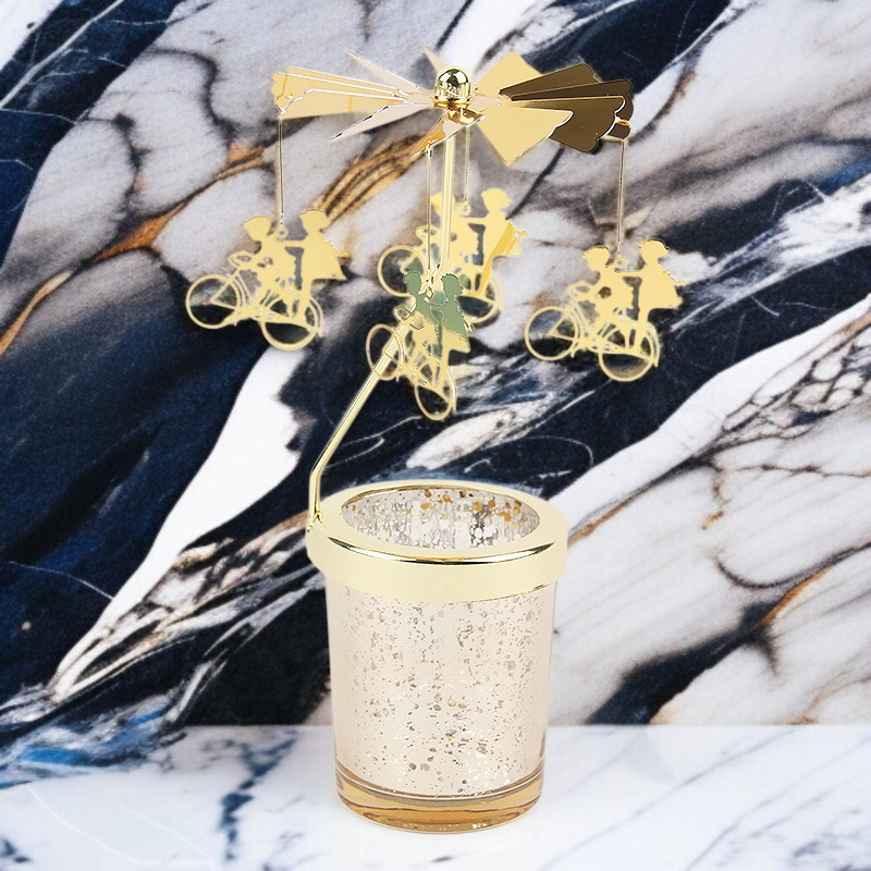 عطر شمعة حار يمنح أجواء دافئة