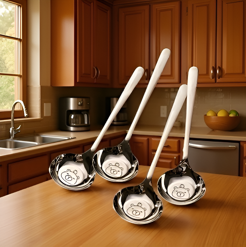 Detalle de la cabeza redonda de la cuchara de sopa