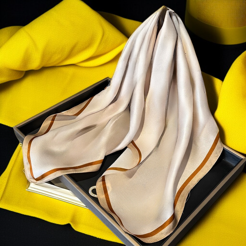 おしゃれなスクエアスカーフ