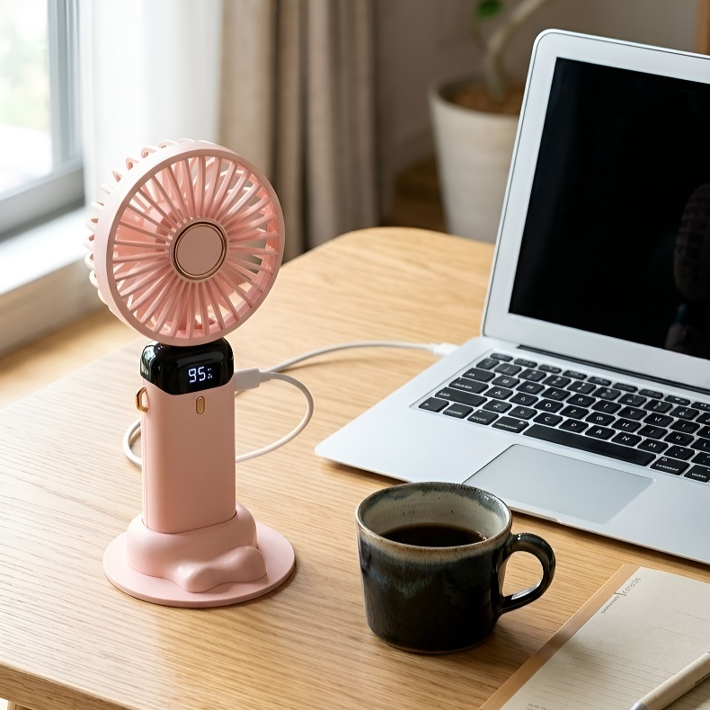 デジタル表示とデュアルバッテリーを搭載した、新型ポータブルハンディファン。