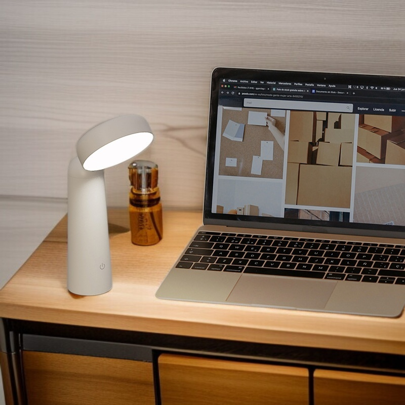 Rechargeable Wireless Desk Lamp (Three-color Temperature・Stepless Dimming・Good for Office)