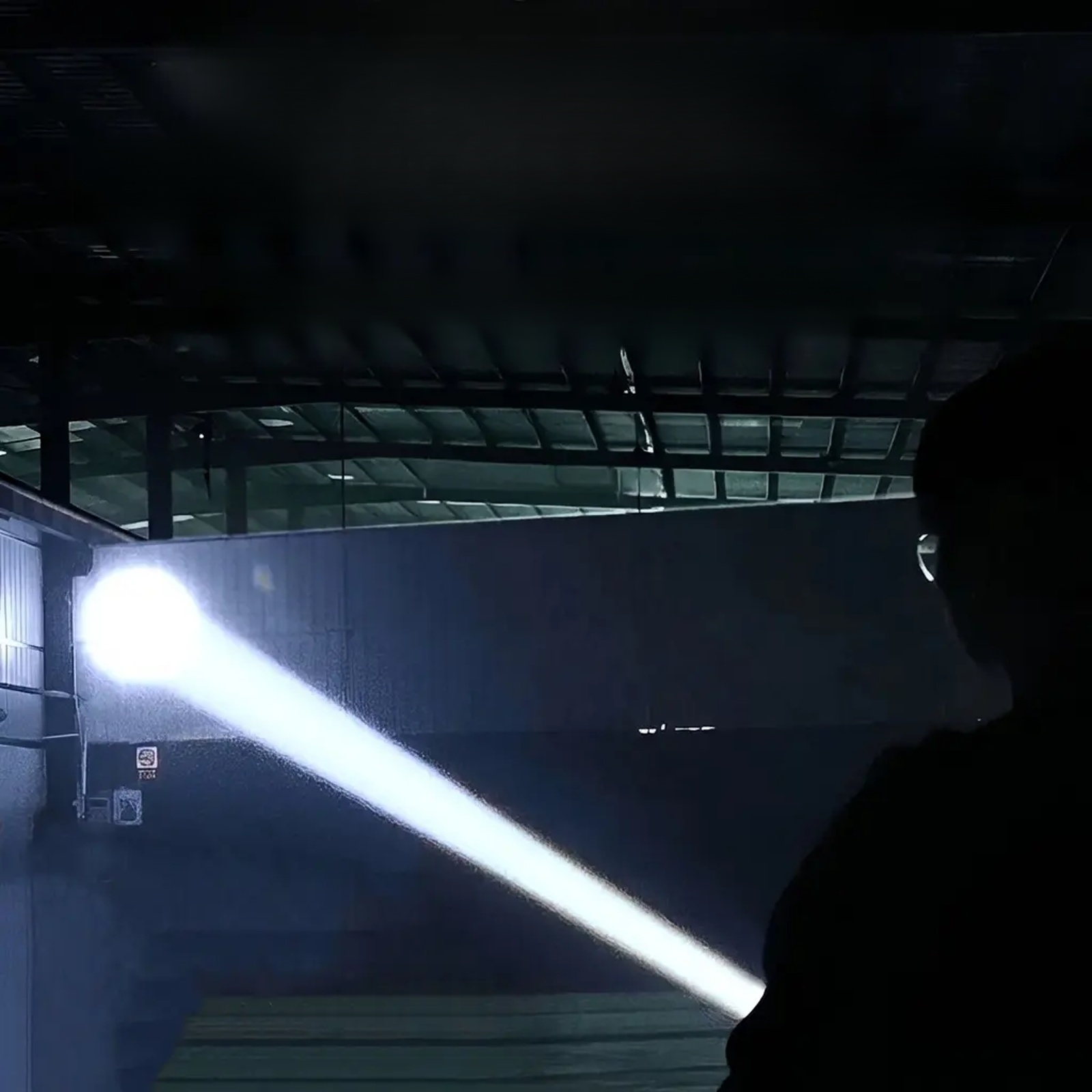 伸縮式高亮度手電筒