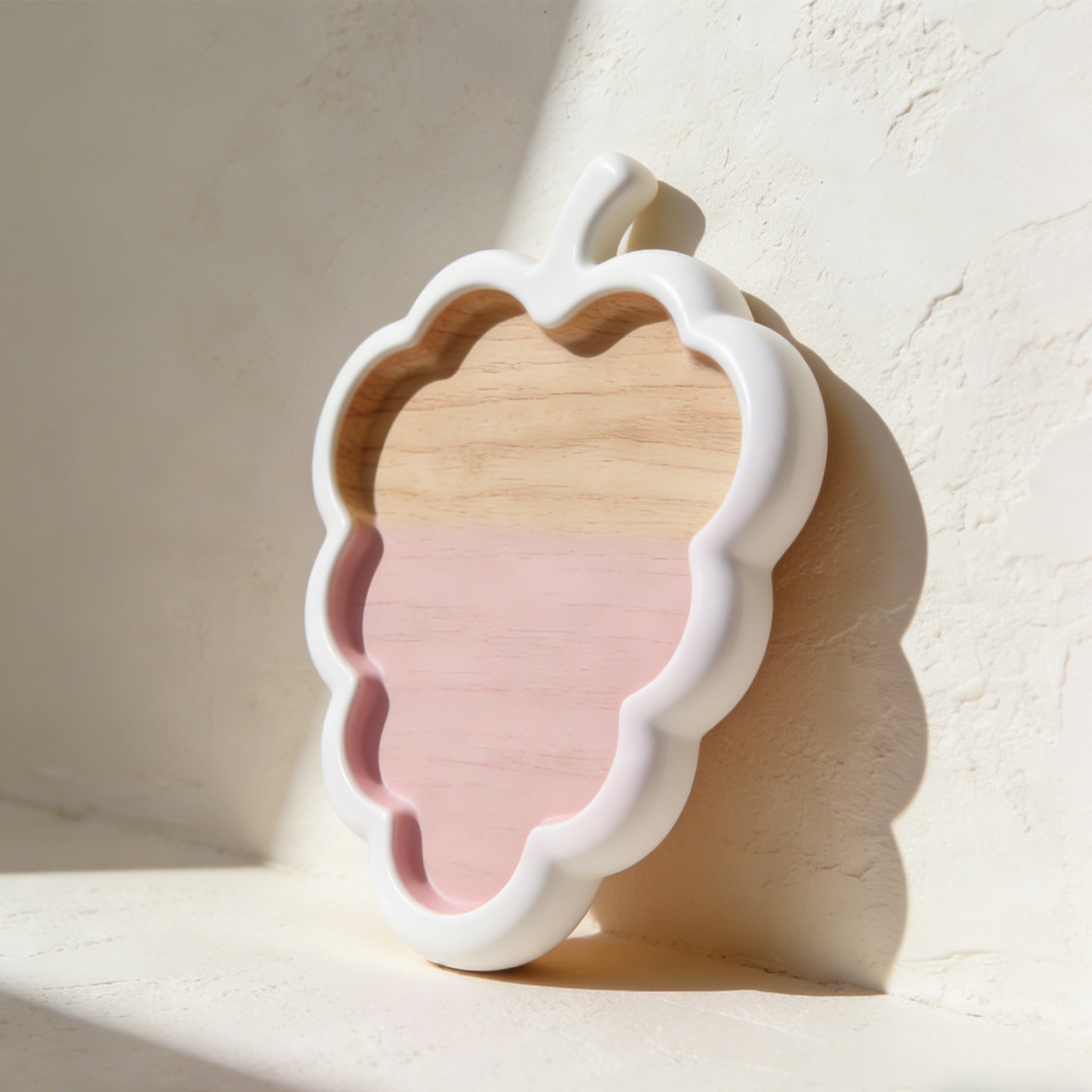 Vielseitige Holz Obstschalen gefüllt mit frischem Obst