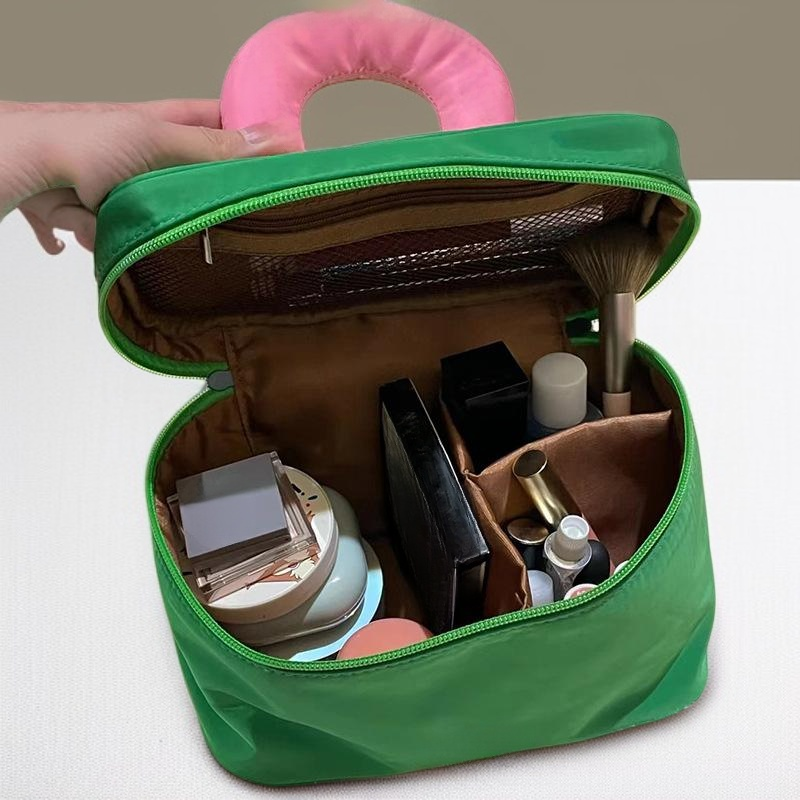 귀여운 대비색 대용량 휴대용 화장품