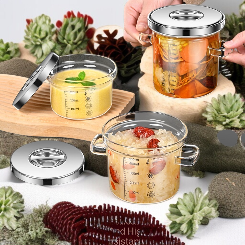 Hitzebeständige Glasschale in moderner Küche