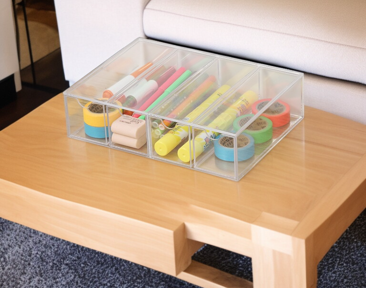 デスクトップに設置した引き出し式メガネケース