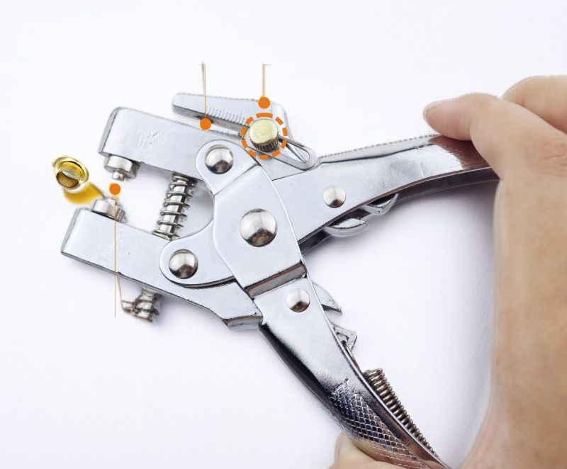 Detalle de alicate de punzonado para cuero