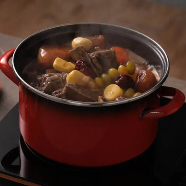 Set of soup pots and frying pans