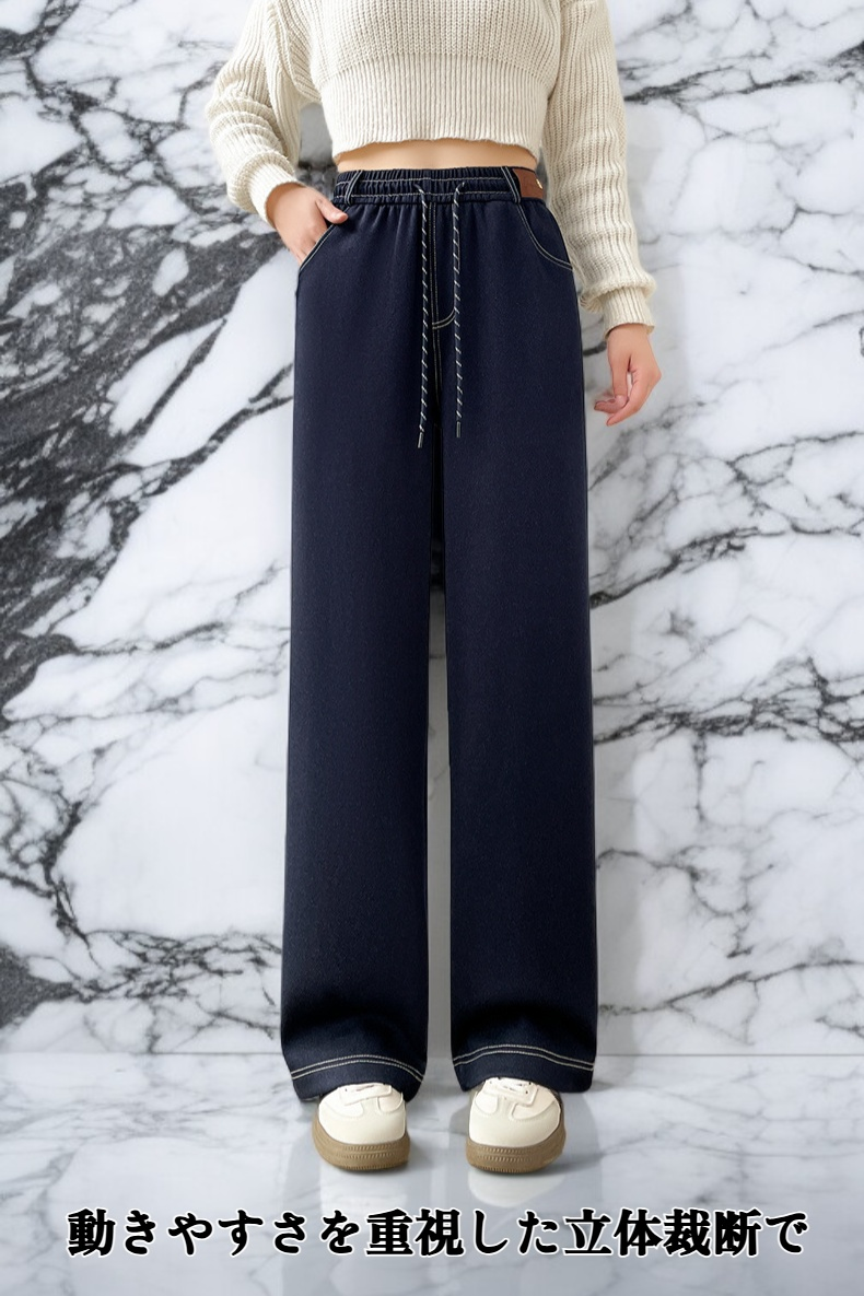 ストレッチ素材で動きやすいジーンズの着用例