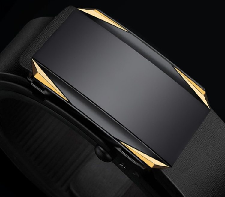 비즈니스 캐주얼 패션에 어울리는 남성 벨트