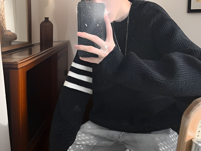 겨울철 필수 아이템 세 줄 스트라이프 니트