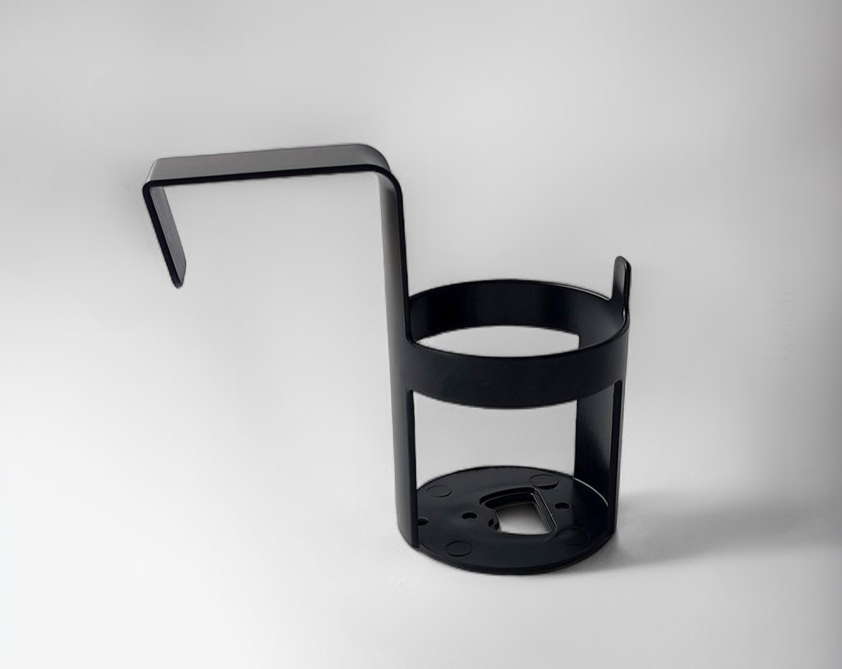 車内スペースを有効活用する物置棚