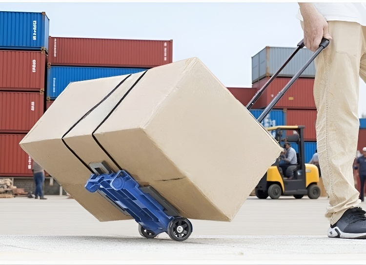 折疊推車輕鬆收納於車廂