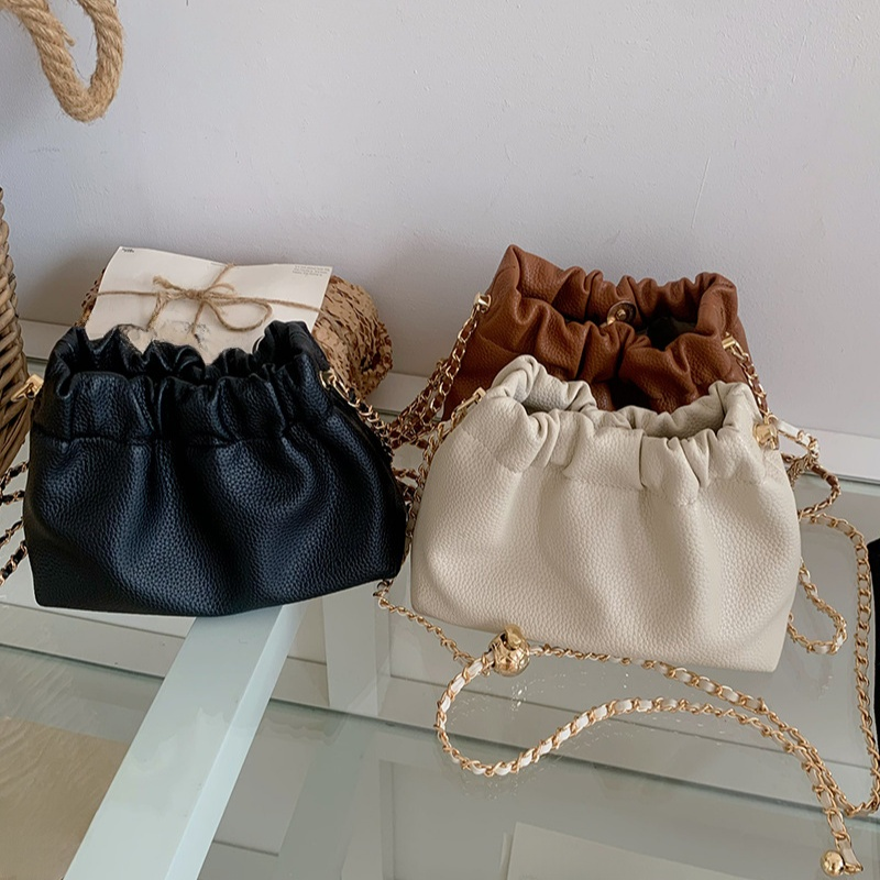 雲朵造型鏈條女斜背小包 純色單肩包