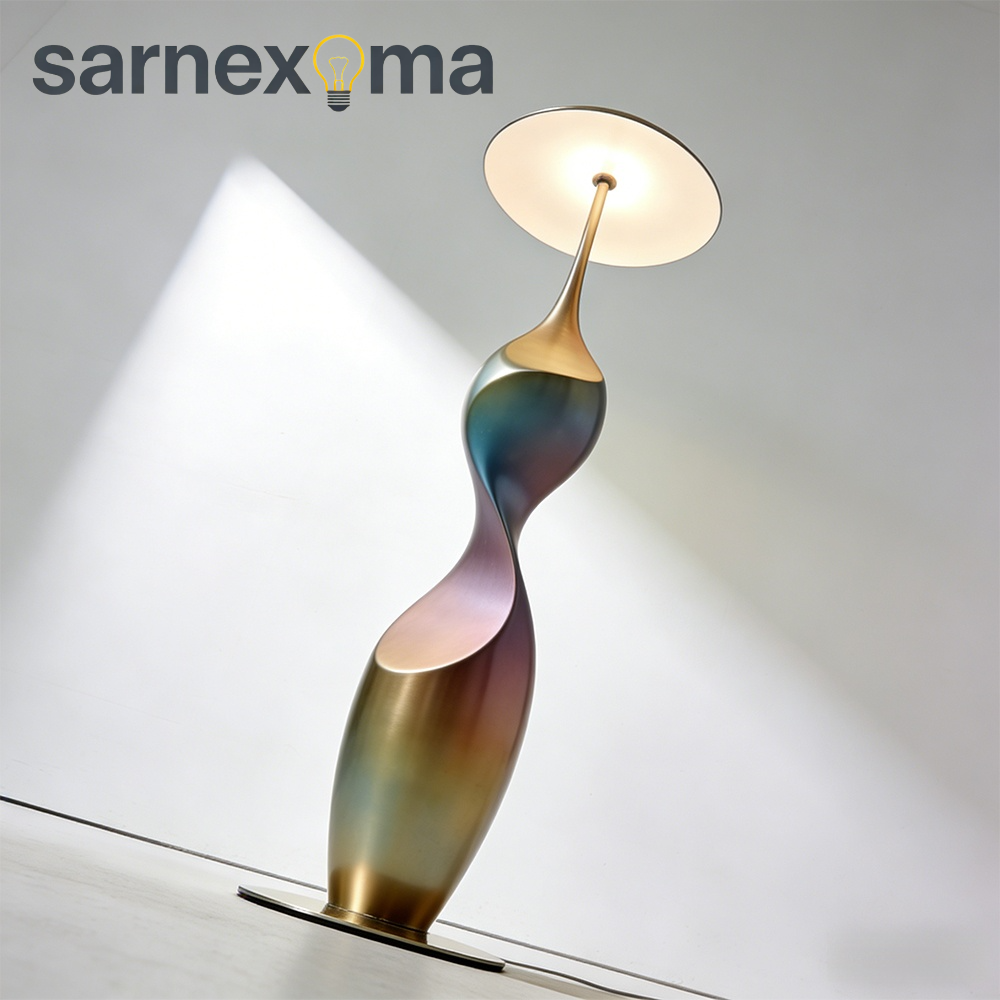 客廳使用輕奢金屬落地燈