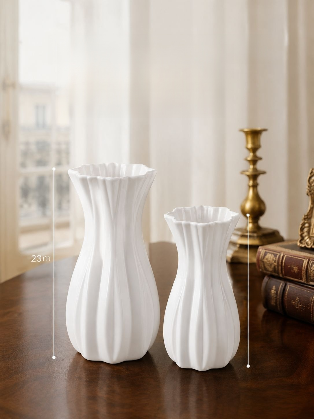 Vase décoratif rétro avec composition de fleurs artificielles