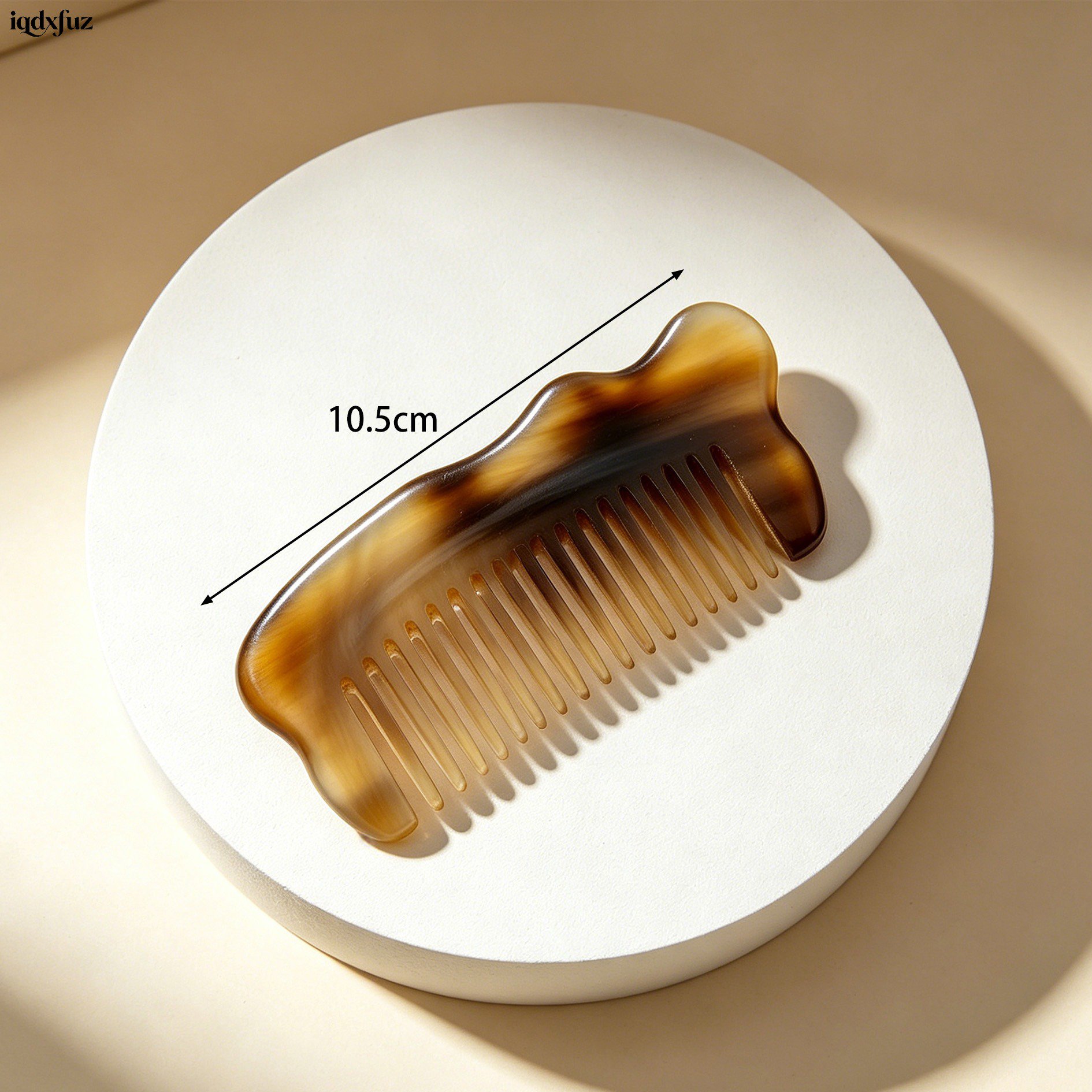 Close-up of natural horn comb teeth for gentle detangling