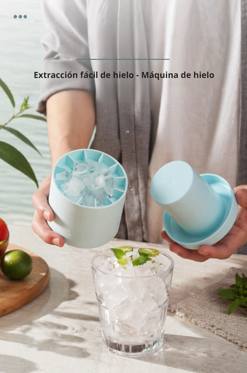 Molde de bandeja para hielo en forma cilíndrica sobre mesa de cocina