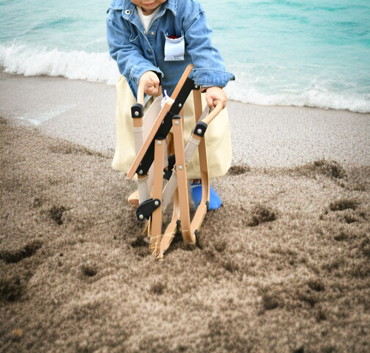 다양한 색상의 어린이 접이식 의자