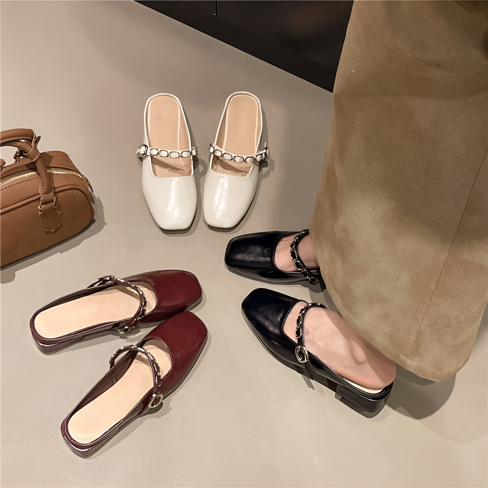 2025春夏サンダルファッションチェーンチャンキーヒールシングルシューズローヒールチェーンマッチングスカートサンダルレトロハーフスリッパレディースアウトドアサンダル