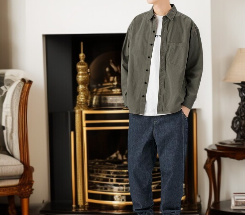 型男穿著工裝襯衫外套戶外活動