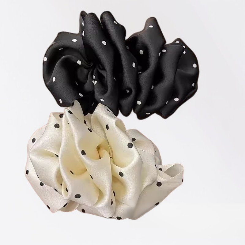 Accesorio de moda femenino: pinza de flores y lunares