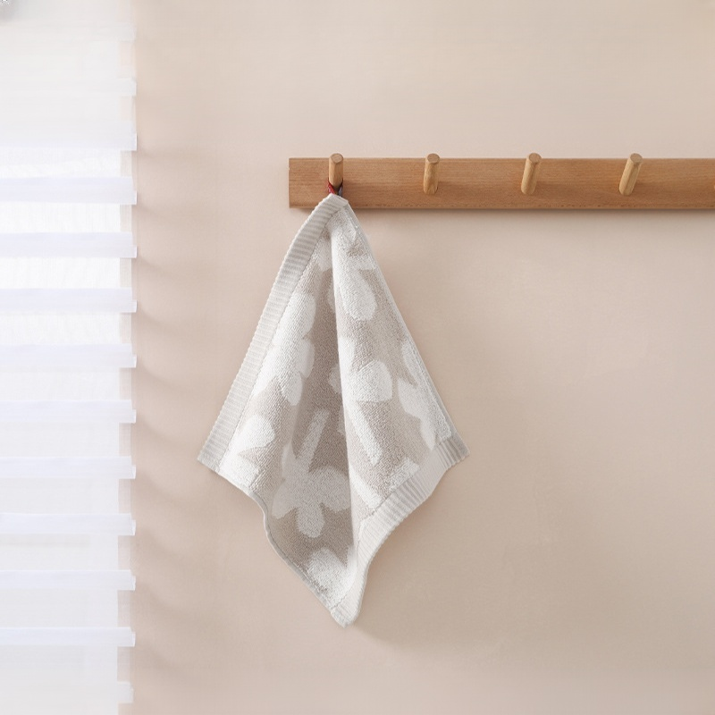 Petite serviette carrée portable et absorbante