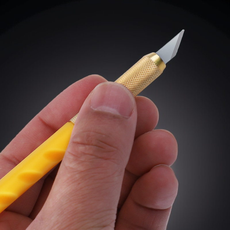 Carving utility knife cutting through softwood