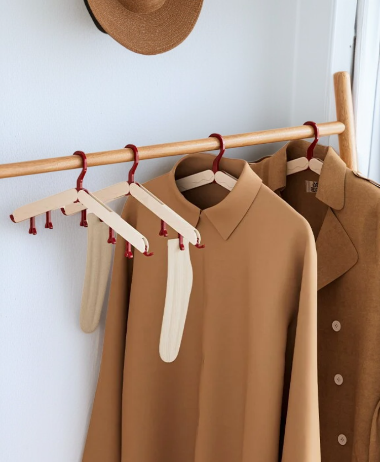 기숙사 전용 신축 옷걸이 사용 예시