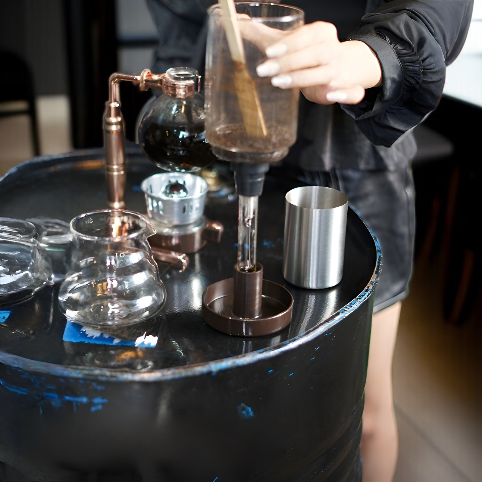 사이펀 커피 주전자 사용 모습