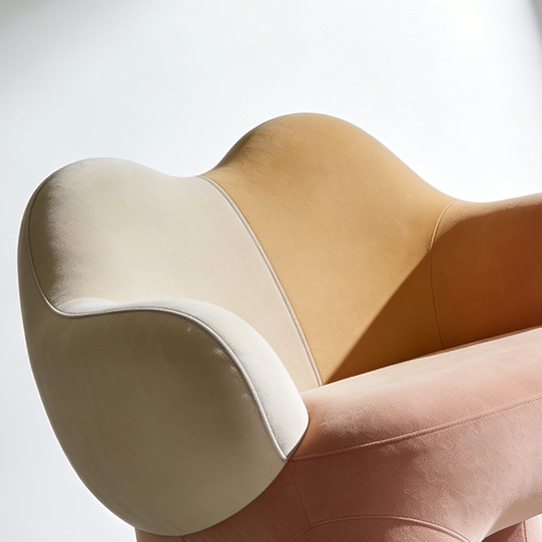 거실에 놓인 1인용 소파