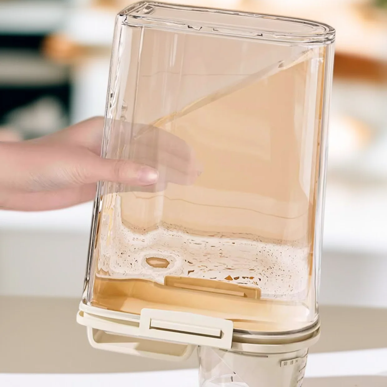 Large capacity rice container for families