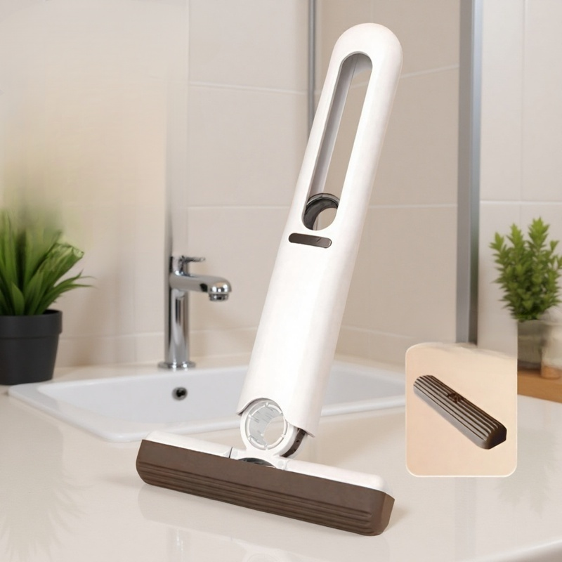 Detalle del mecanismo autoescurrible de la mopa compacta