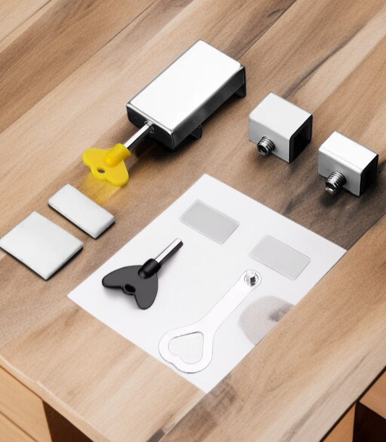 塑鋼門窗紗網鎖扣安裝示意圖