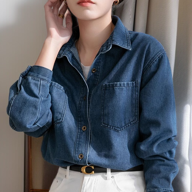 レディース・スリムフィット・デニムシャツ 重ね着ボトムシャツ シャツの重ね着のコツ