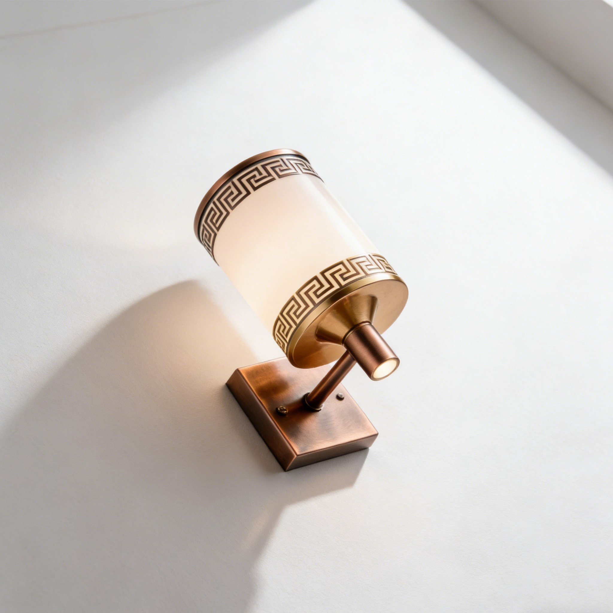 Καλλιτεχνικό φωτιστικό τοίχου με ιδιαίτερο σχεδιασμό