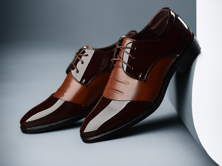 고급 소재로 제작된 남성용 정장화