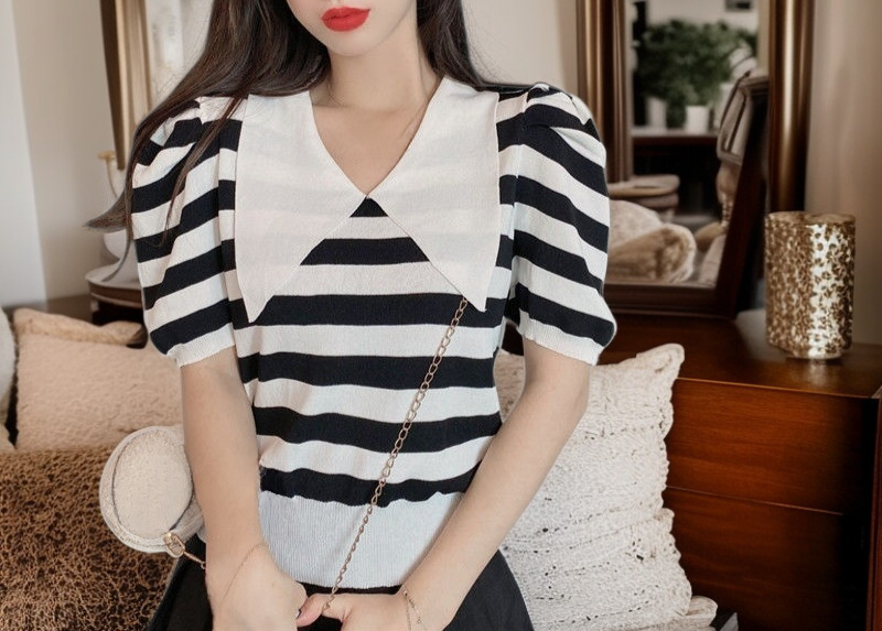 Vista lateral de la blusa de mangas abullonadas