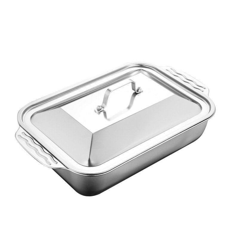 덮개가 있는 구운 생선 접시