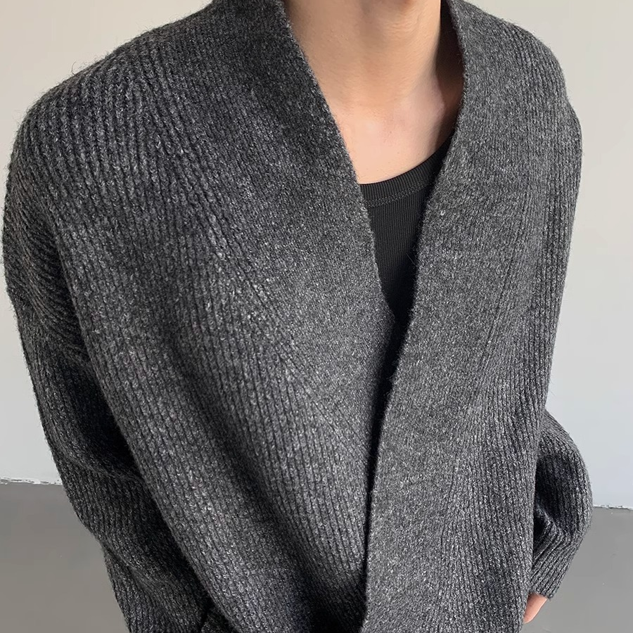 デザイン感のあるメンズウールニットカーディガン ゆったりVネックセーターアウター