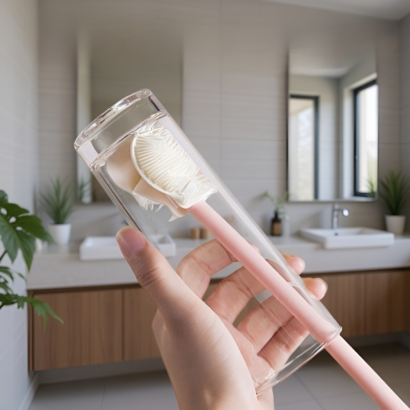 Nettoyage en profondeur des tasses avec brosse innovante