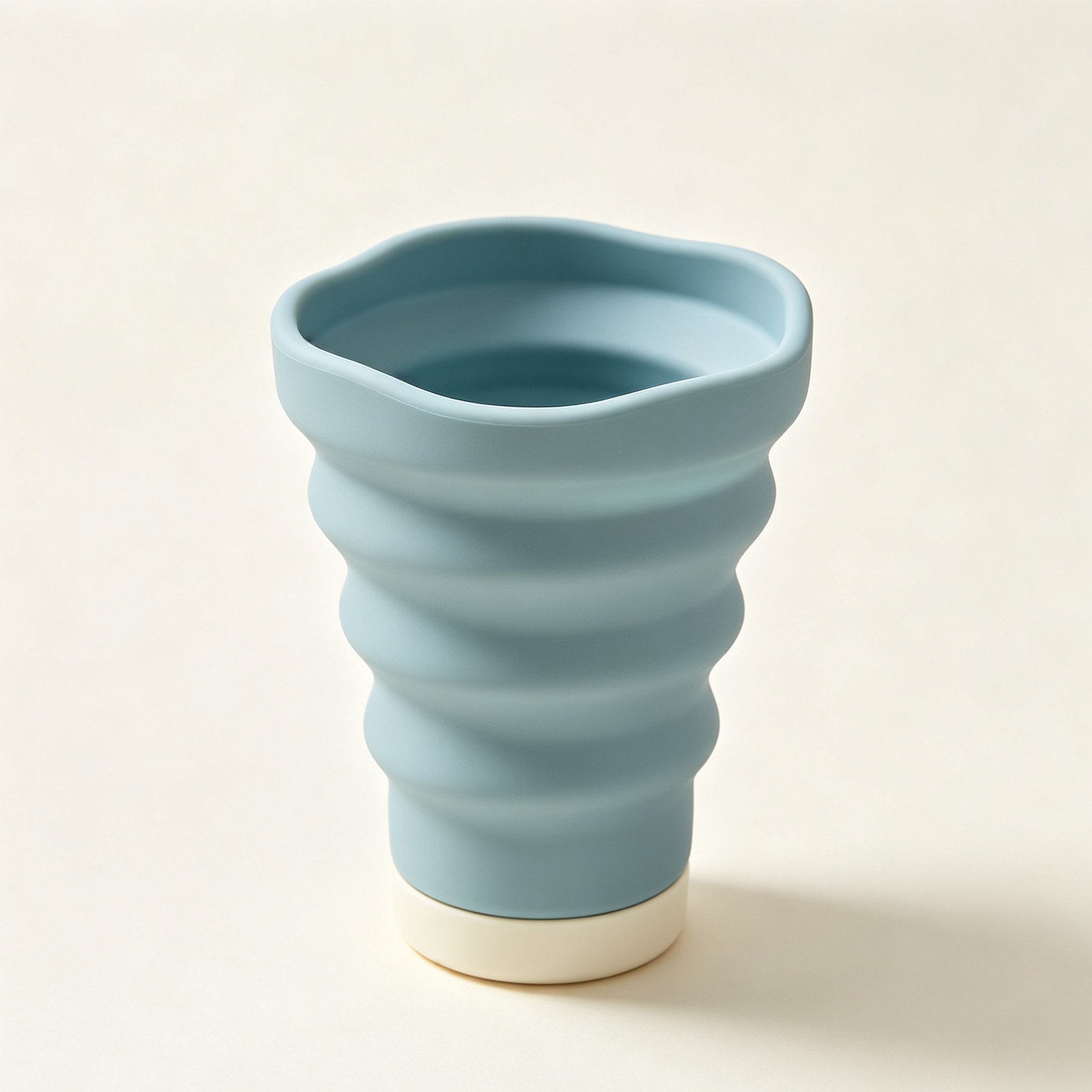 Pleated silicone collapsible water bottle