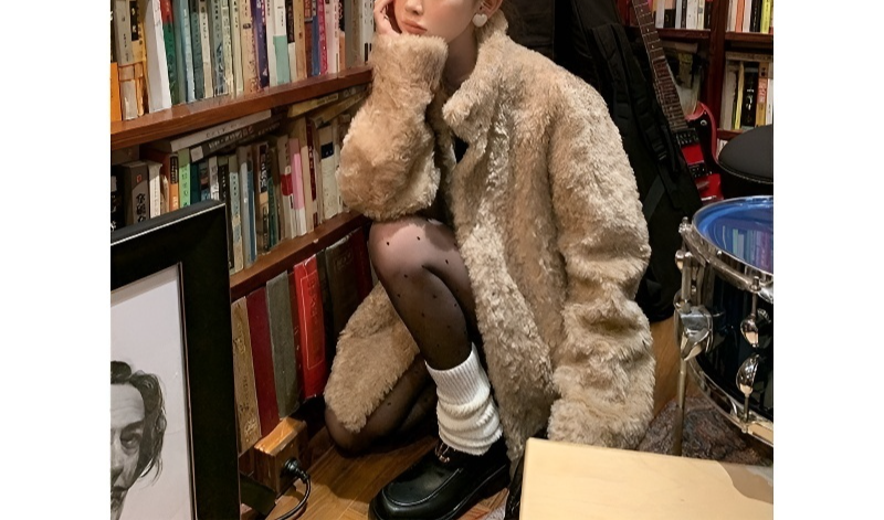 여성용 램스울 하프코트 정면 전체 모습