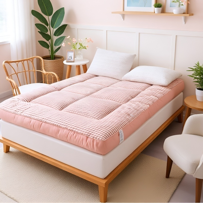 Detalle del tejido de terciopelo grueso en protector de colchón