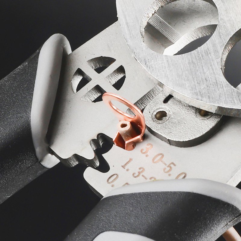 Detachable multifunctional turntable wire stripping pliers
