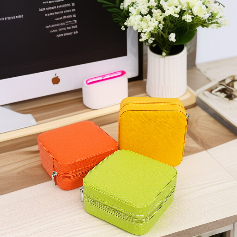 Travel jewelry box with compartments