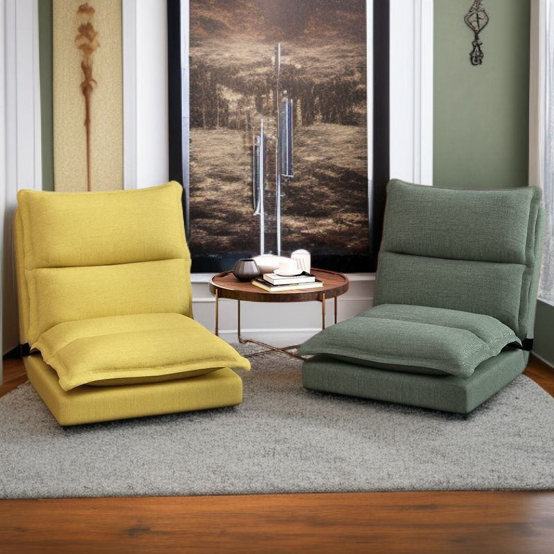 두꺼운 좌석 쿠션이 있는 1인용 등받이 소파 의자