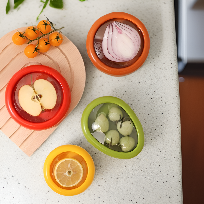 半分に切った野菜と果物の保存容器